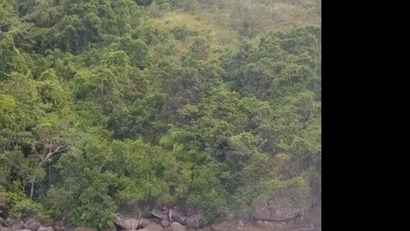 Turistas se perderam em trilha no arquipélago de Ilhabela, SP Em Ilhabela (SP), duas turistas se perdem em trilha e são resgatadas por helicóptero da PM turistas perdidas na mata - Foto: PM