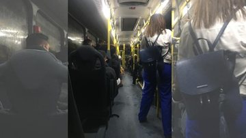 Jovem pediu para que as pessoas tenham mais respeito e paciência com o próximo Ônibus de Guarujá Pessoas de pé e sentadas em ônibus de Guarujá - Arquivo Pessoal