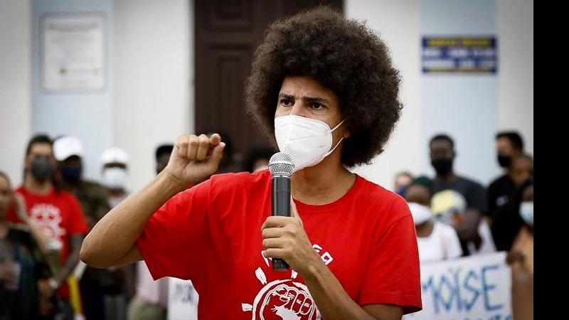 Renato foi acusado do crime de quebra de decoro, porém, a juíza da 5.ª Vara da Fazenda Pública, cancelou nesta quinta-feira (19), o julgamento do pedido de cassação do vereador Renato Freitas (PT) na Câmara Municipal de Curitiba Petista que destruiu igreja - Reprodução/Jornal da Praia