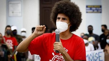 Renato foi acusado do crime de quebra de decoro, porém, a juíza da 5.ª Vara da Fazenda Pública, cancelou nesta quinta-feira (19), o julgamento do pedido de cassação do vereador Renato Freitas (PT) na Câmara Municipal de Curitiba Petista que destruiu igreja - Reprodução/Jornal da Praia