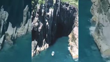 Formação geológica conehcida como "Buraco do Cação" foi filmada com um drone Drone entra no “Buraco do Cação” e imagens são de tirar o fôlego Formação geológica conehcida como "Buraco do Cação" filmada por um drone - Reprodução/Instagram
