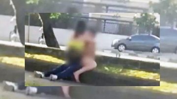 Moradores locais e motoristas que passavam pelo local filmaram a situação e divulgaram com perplexidade Casal fazendo sexo em Santos Casal tendo relação sexual no canal de Santos - Reprodução