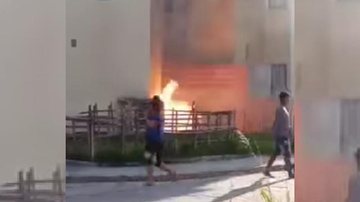 Uma pessoa ficou internada no hospital Santo Amaro, no entanto, já teve alta Incêndio Incêndio em prédio devido ao uso incorreto do gás de cozinha - Reprodução
