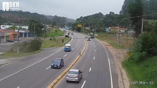 Km 59 da Mogi-Bertioga Mogi-Bertioga tem tráfego intenso e tempo instável Rodovia - Imagem: DER