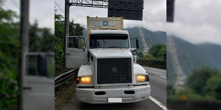 Caminhoneiro transportava mais de 27,5 kg de carne bovina para Guarujá quando foi rendido por cinco criminosos armados em Cubatão Roubo de carga - Divulgação Polícia Civil
