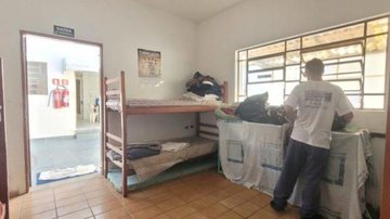 Casa recebe de 30 a 35 pessoas para pernoite, servindo aproximadamente 80 refeições por dia Casa de Passagem de Ubatuba dobra capacidade e aceita doações casa de passagem ubatuba - Foto: PMU