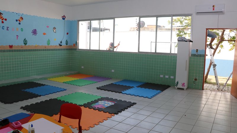 A prefeitura ressalta que o espaço está totalmente climatizado Creche Nova creche em Guarujá - Divulgação