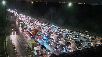 Cerca de 4,3 milhões de veículos devem pegar estrada neste feriado Descida a Serra - Reprodução DER