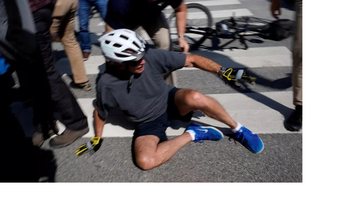 Presidente dos EUA após queda Presidente dos EUA cai de bicicleta durante passeio Presidente dos EUA caído no chão - Imagem: Reprodução / Reuters
