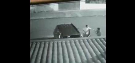 Motorista foi assaltado momentos antes de guardar o carro na garagem Assalto Assalto em Bertioga - Divulgação
