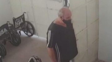 Médico caminhando no HSA durante o dia que paciente foi executado - Reprodução/Internet