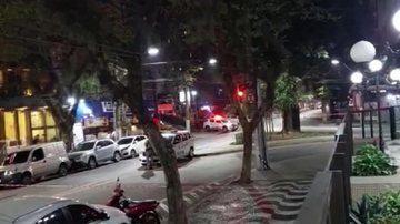 Clientes do Miramar Shopping precisaram sair às pressas devido à ameaça de bomba nas redondezas Interditada Equipes da polícia no bairro Gonzaga - Reprodução