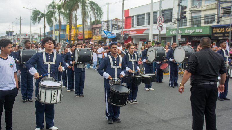 O evento aconteceu neste sábado (3) na avenida Nove de Abril Desfile cívico do bicentenário da Independência é sucesso em Cubatão Fanfarra tocando durante desfile cívico - Divulgação/Prefeitura de Cubatão