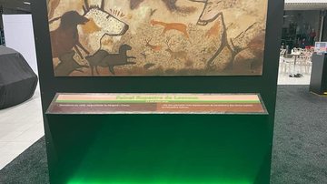 Painel com reprodução de pintura rupestre Exposição em Santos mostra caminhos da evolução da humana - Facebook/Academia de Ciências Naturais
