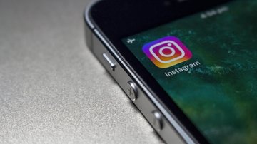 Instagram apresentou instabilidade por volta das 14h conforme relatado por usuários Instagram Logotipo do Instagram na tela do celular - Reprodução/Pixabay
