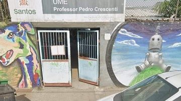 UME Professor Pedro Crescenti, escola situada no bairro Rádio Clube, em Santos UME Professor Pedro Crescenti Fachada da UME Professor Pedro Crescenti, em Santos - Reprodução