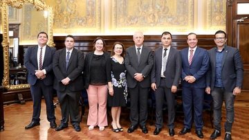 Diretoria OAB Bertioga com o presidente do TJSP Em reunião com a AOB, presidente do TJSP promete aumentar número de servidores e juízes em Bertioga - Divulgação