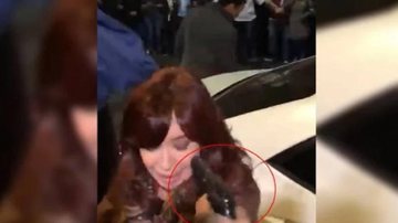 Cristina Kirchner chegou a se proteger com as mãos antes de militantes e seguranças conterem o suspeito Cristina Kirchner Cristina Kirchner com uma arma apontada para ela - Reprodução