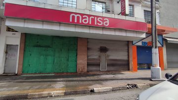 Loja Marisa, localizada no Centro vicentina, foi destruída por incêndio na tarde de quinta-feira (14) Imóveis próximos à loja atingida por incêndio em São Vicente são vistoriados Fachada da loja Marisa destruída por incêndio em São Vicente - Prefeitura de São Vicente