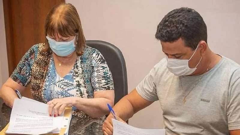 Licença de Raquel vai de 16 a 30 de setembro Prefeita de Praia Grande se licencia do cargo Prefeita Raquel Chini transmite cargo ao vereador Marquinho - Reprodução/Redes sociais Raquel Chini