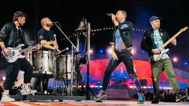 Banda passará por três capitais brasileiras no ano que vem, em 2023 Coldplay Integrantes do Coldplay tocando em show da banda - Reprodução