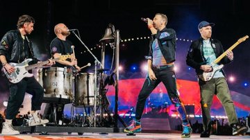 Banda passará por três capitais brasileiras no ano que vem, em 2023 Coldplay Integrantes do Coldplay tocando em show da banda - Reprodução
