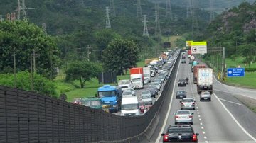 Tráfego está lento no sentido Guarujá, do km 259 ao km 257, devido à obras Domênico Rangoni tem lentidão devido obras na pista na manhã desta quarta (20) Rodovia Cônego Domênico Rangoni com tráfego lento - Imagem ilustrativa/Site Via Trolebus