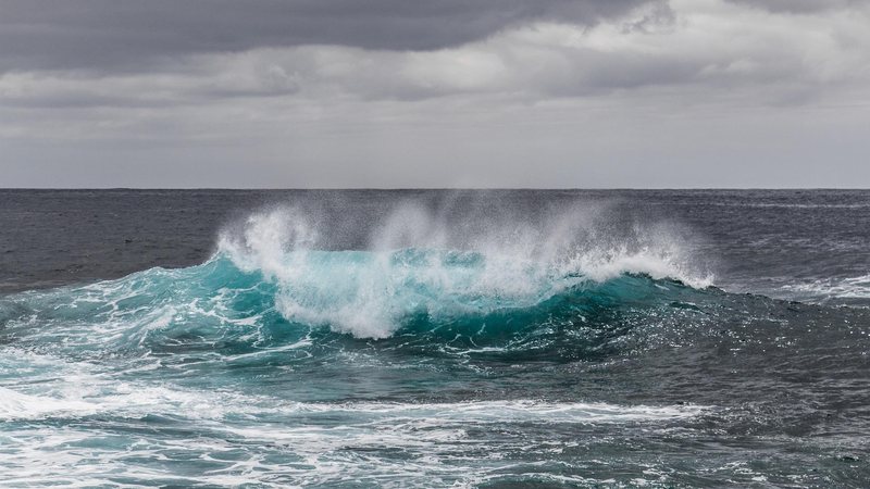 Ondas devem chegar aos 3 metros, segundo a Marinha Mar revolto: Marinha adverte para risco de ressaca no litoral de SP Mar revolto - Imagem ilustrativa/Pixabay