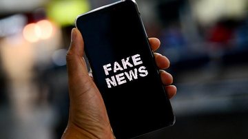 Empresa destacou sobre a importância do internauta não compartilhar dados pessoais ou bancários em páginas fraudulentas Fake News Celular com a escrita 'fake news' na tela - Divulgação