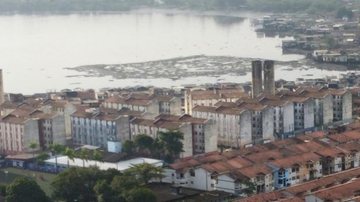 Conjunto habitacional Vila Pelé II, em Santos Santos perdoa dívida de IPTU de quase 500 famílias vulneráveis Vista aérea de conjunto habitacional em Santos - Imagem: Arquivo / Reprodução / Carlos Nogueira / Prefeitura de Santos