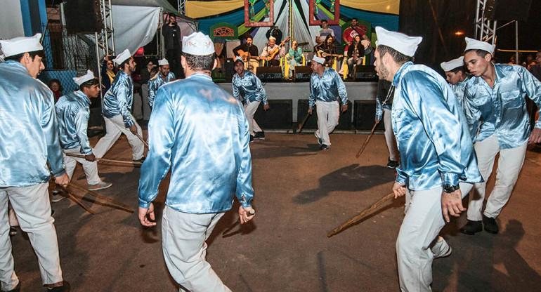 Congada de Bastões São Benedito é uma das atrações do "Caiçarada" “Caiçarada” começa nesta sexta-feira (2) em Ubatuba Apresentação da Congada de Bastões São Benedito - Reprodução/Curiosidades de Ubatuba