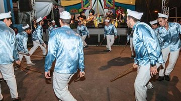 Congada de Bastões São Benedito é uma das atrações do "Caiçarada" “Caiçarada” começa nesta sexta-feira (2) em Ubatuba Apresentação da Congada de Bastões São Benedito - Reprodução/Curiosidades de Ubatuba