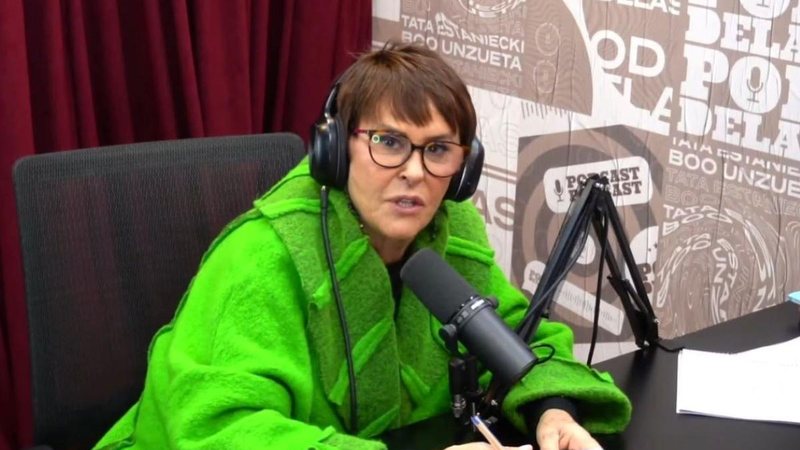 Márcia errou a previsão do primeiro turno das eleições e internautas não perdoaram Márcia Sensitiva erra previsão para as eleições e internautas se revoltam Márcia Sensitiva em programa de rádio - Reprodução/Internet