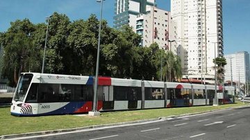 Obras do VLT alteram também pontos de ônibus no Centro de Santos Obras do VLT alteram trânsito e transporte no Centro de Santos a partir desta segunda (8) VLT em Santos - Reprodução/Francisco Arrais