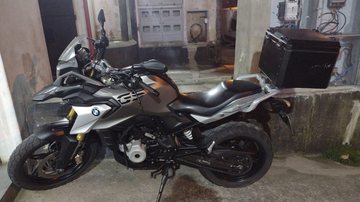 Motocicleta estava estacionada em via pública da praia dos Sonhos Dupla é presa em flagrante furtando moto importada em Itanhaém Moto que sofreu tentativa de furto em Itanhaém - Assessoria de Imprensa Polícia Civil - DEINTER-6