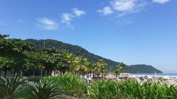 Segundo o Inmet, o domingo (18) será ensolarado em Praia Grande, mas o frio continua Confira como vai ficar o tempo neste fim de semana em Praia Grande (SP) Vista da praia do Canto do Forte, em Praia Grande, em dia ensolarado - Esther Zancan