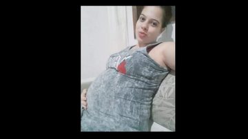 Juliana durante a gestação capa - “Não foi um parto, foi uma tortura”: Mulher acusa maternidade em SP de submeter filha grávida a procedimento proibido Jovem grávida - Imagem: Acervo Pessoal