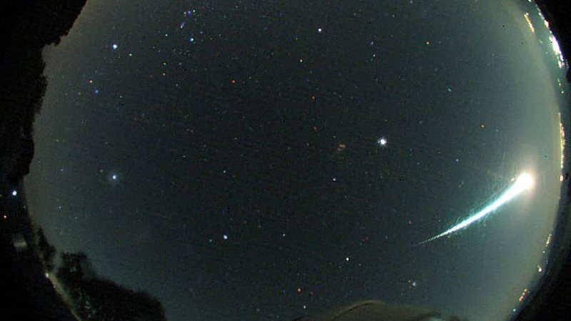 Registro da queda do meteoro feito pelo observatório Pico dos Dias, em Brazópolis (MG) CAPA - Clarão de meteoro ilumina céu de SP e MG; veja vídeos Meteoro caindo em sp - Imagem: LNA Laboratório Nacional de Astrofísica/Divulgação