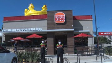 Burger King inaugurará nesta segunda-feira (11) em Bertioga Burger King Bertioga Faixada da nova instalação do Burger King na cidade de Bertioga - Reprodução/TV Cultura Litoral