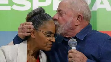 Marina Silva (Rede - SP) foi eleita deputada federal por SP no último domingo (2) Marina Silva e Lula Mulher de coque sendo abraçada por um homem com microfone na mão e cabelo branco - Ricardo Stuckert/Divulgação