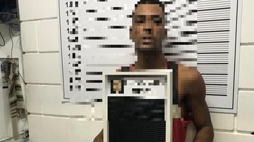 Homem foi preso por furtar cabos de iluminação pública no bairro Maitinga Homem preso em Bertioga Homem em foto de frontal para prisão de Bertioga - Divulgação