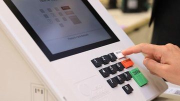 Com a unificação do horário de votação, a apuração dos resultados para todos os cargos deve ter início a partir das 17h da hora oficial de Brasília Votação seguirá o horário de Brasília em todo o país. Veja as regiões que terão horário diferenciado Pessoa  - Justiça Eleitoral