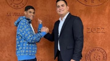 Multa é de R$ 5,2 milhões; processo permanece em tramitação Luva de Pedreiro e Allan Jesus Dois homens com um aperto de mão - Divulgação