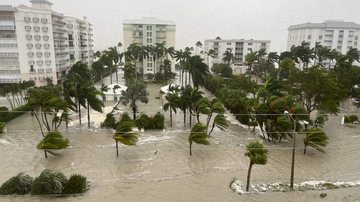 Cidade de Naples é inundada pelo mar, devido à força do furacão Ian Força colossal do furacão Ian faz com que mar invada cidades da Flórida | VÍDEOS Cidade de Naples inundada pelo mar, devido à força do furacão Ian - Twitter @NaplesPolice