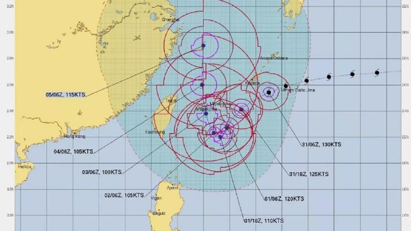 O risco maior é para as Ilhas Daito, a sudeste de Okinawa, no Japão Para onde vai o supertufão Hinnamnor? Mapa mostra possível rota do supertufão - Reprodução/JTWC/MetSul