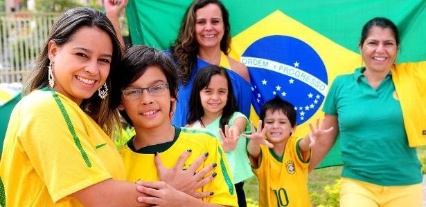 Com 6 dedos em cada mão, família Silva está na torcida pelo 6° título mundial do Brasil Brasil no Cartar - Copa do Mundo - Divulgação Arquivo Pessoal