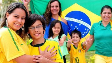 Com 6 dedos em cada mão, família Silva está na torcida pelo 6° título mundial do Brasil Brasil no Cartar - Copa do Mundo - Divulgação Arquivo Pessoal