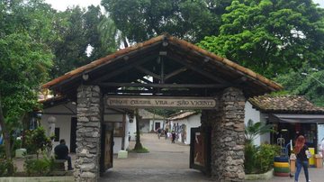 Entrega dos quadros e do busto acontece no dia 3 de dezembro, no Parque Cultural Vila de São Vicente Artistas de São Vicente presenteiam cidade com obras de arte Entrada do Parque Cultural Vila de São Vicente - Reprodução/Jornal Vicentino