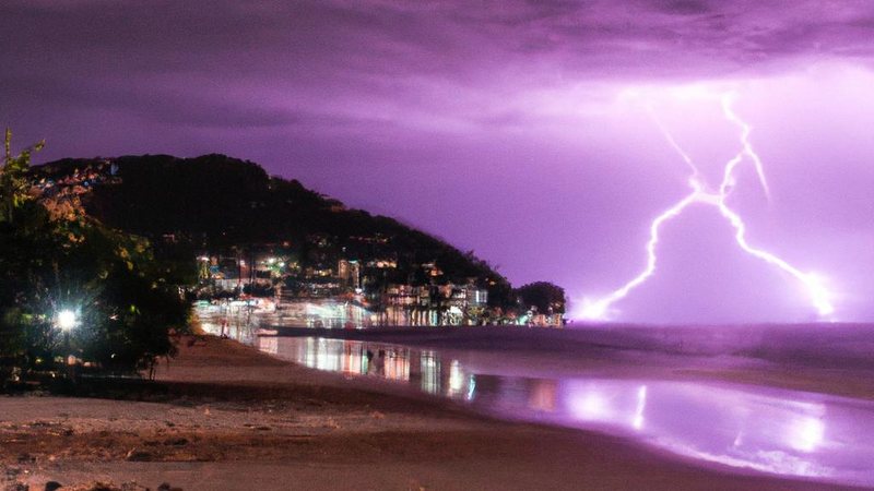 No litoral paulista já aconteceu diversos acidentes de pessoas que foram atingidas por descargas elétricas Raio Raio caindo no mar - Reprodução