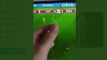 'Arame' serviu como antena digital para internauta acompanha o jogo de abertura da Copa do Mundo Internauta assiste Copa do Mundo com ‘antena’ feita com arame; VÍDEO antena - Foto: @Roddd